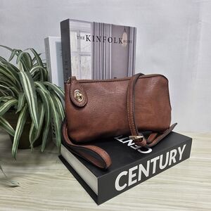 Elegant Brown Vegan Leather Wrislet Crossbody